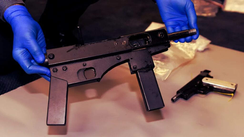 La Bruxelles, se propun pedepse cu închisoarea pentru deținere ilegală de arme, inclusiv pentru cele printate 3D