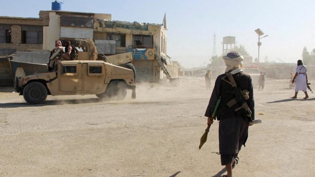 Pakistan a bombardat mai multe ținte din Afganistan. Declarații despre un război deschis