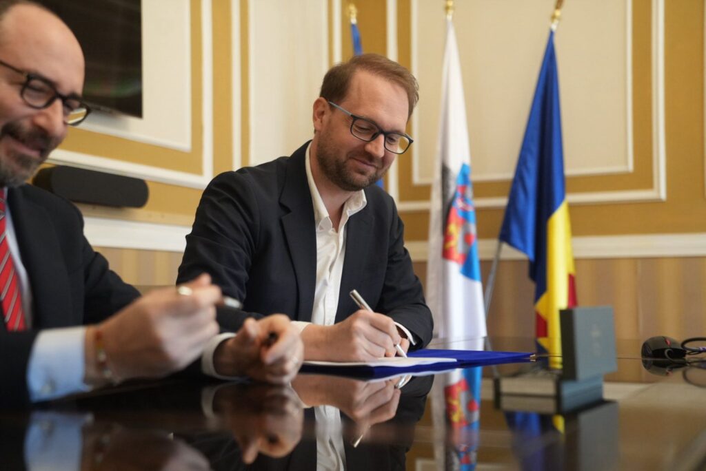 Personaj cheie în decizii grele sau chihuahua ce se crede ciobănesc? Dominic Fritz și confidențele președintelui