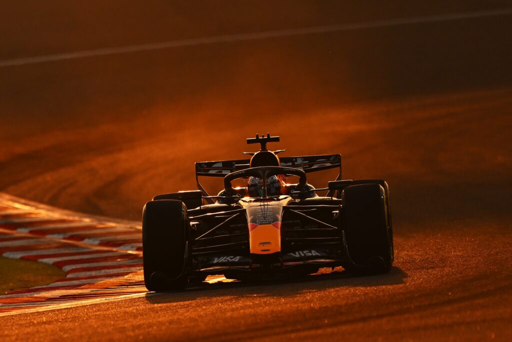 Mașină F1 pe circuitul din Bahrain, sursă foto: Facebook