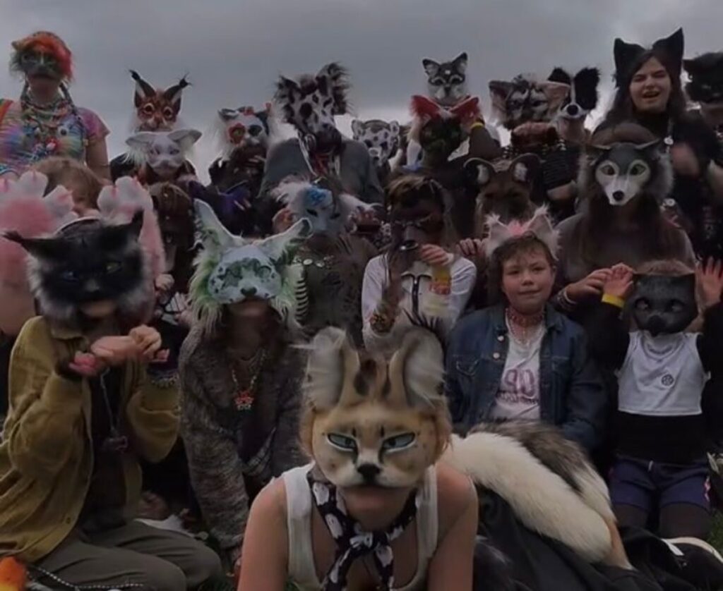 „Therians”, noua identitate care cucerește TikTok. Cum a devenit fenomenul viral o comunitate tot mai vizibilă