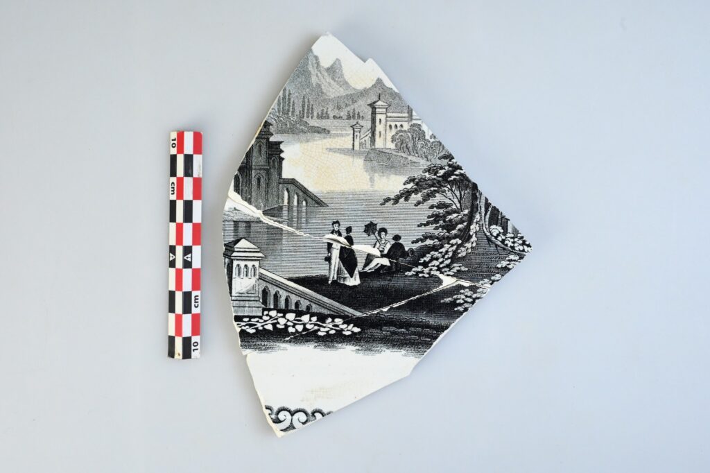 Exclusiv. Ce au găsit arheologii pe șantierul de la Unirii? Strada dispărută, casele de târgoveți și obiectele vechi conturează mai bine istoria orașului