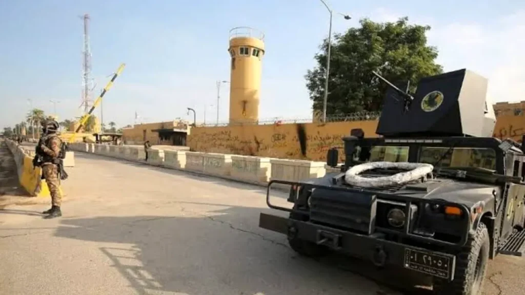 Război în Orientul Mijlociu – ziua 12: complex diplomatic american din Bagdad lovit de o dronă. Navă de marfă avariată în Strâmtoarea Ormuz