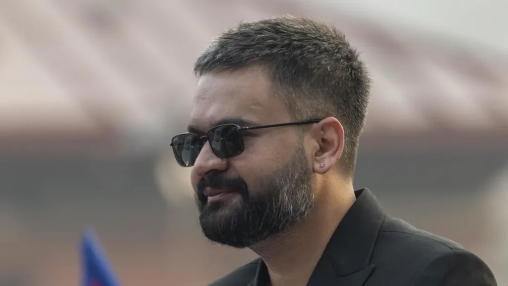 Un artist de 35 de ani, premier în Nepal. Poate un partid fără experiență să guverneze între China și India?