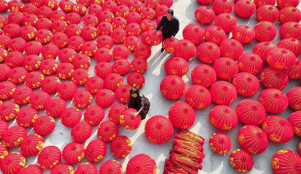 Orașul din China care a devenit capitala lanternelor. Meșteșugul este transmis din generație în generație