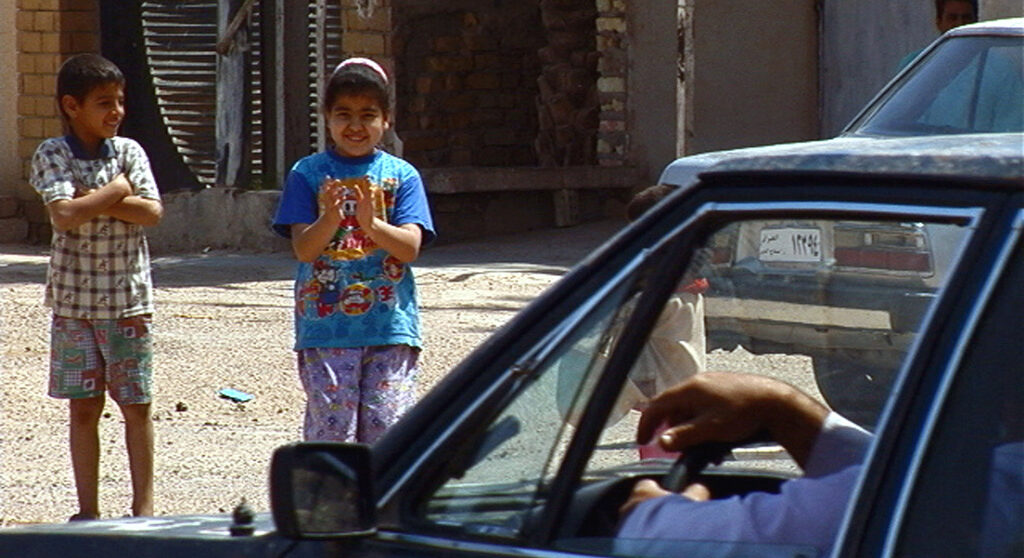 Armele înlocuiesc jucăriile. Iranul și „armata de copii”. Un băiat de 11 ani ucis la un punct de control în Teheran