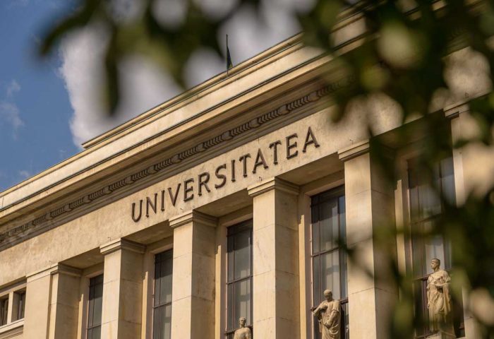 „Universitatea nu este o firmă”: proteste la Universitatea din București. Profesorii intră în grevă japoneză