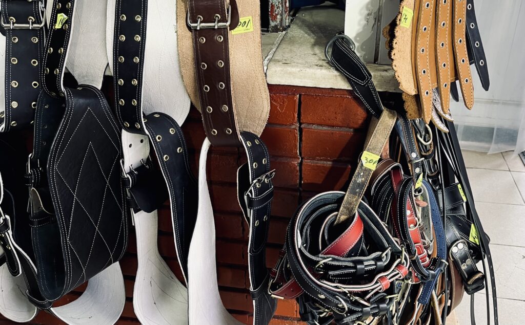 Filosofia curelelor de piele din Obor în plin capitalism. Gavrilă Creța și timpul care se îndoaie, dar nu se rupe