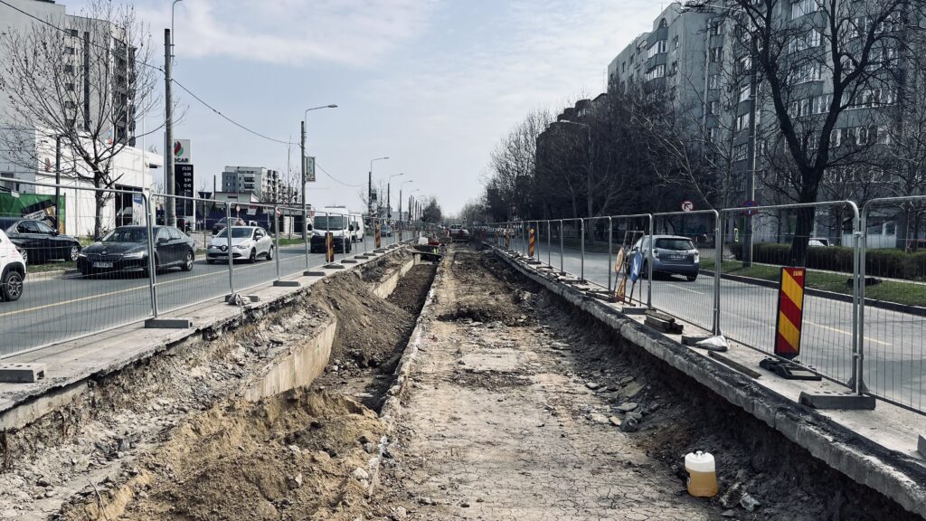 Tramvaiul 36 nu s-a pierdut, doar întârzie. Bulevardul Basarabia e în așteptarea notei de plată a progresului