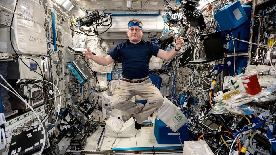 549 de zile în spațiu și o întrebare fără răspuns: de ce a amuțit brusc un astronaut veteran pe Stația Spațială Internațională?
