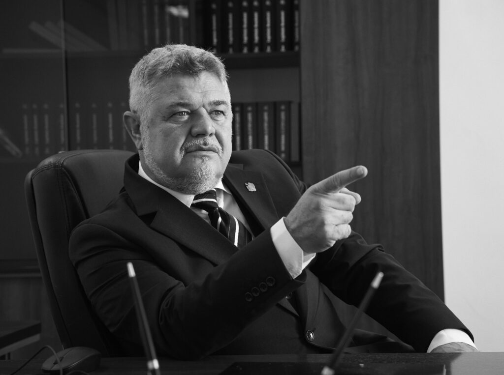 O nouă moțiune ȋmpotriva ministrului Mediului. Peia:,, Parcă ne-am întors în timp, fix sub tocurile Anei Pauker”. Buzoianu: ,,Am fost unul din cei mai atacați miniștri din istoria Guvernelor din România”