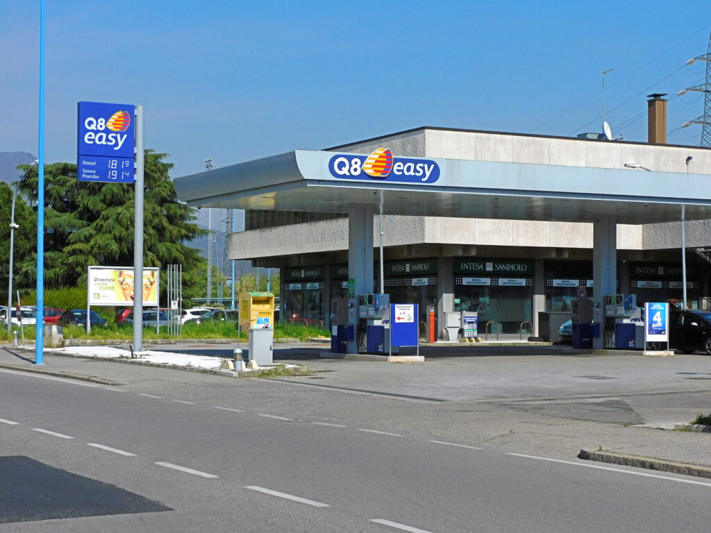 Italia reduce accizele la combustibilii petrolieri pentru a combate creșterea prețurilor la energie