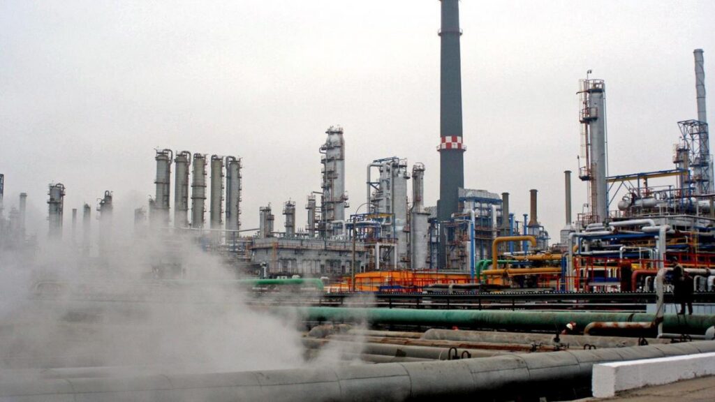 Revizie finalizată, pompe pregătite. Cele două mari rafinării românești revin pe piață