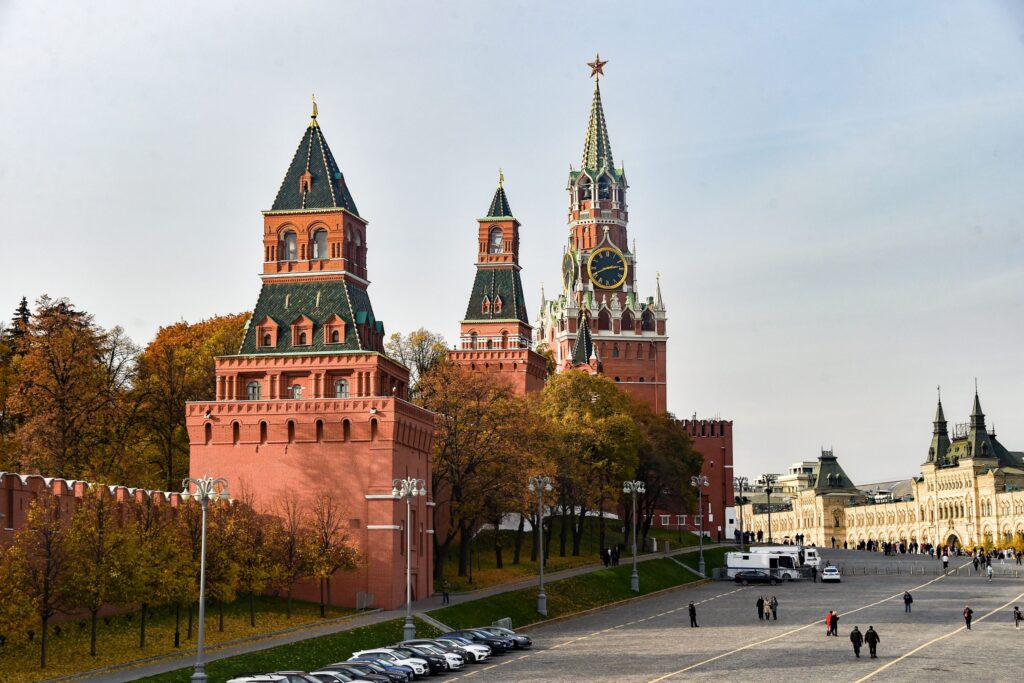 Financial Times: Europa exclusă din negocierile de pace privind Ucraina