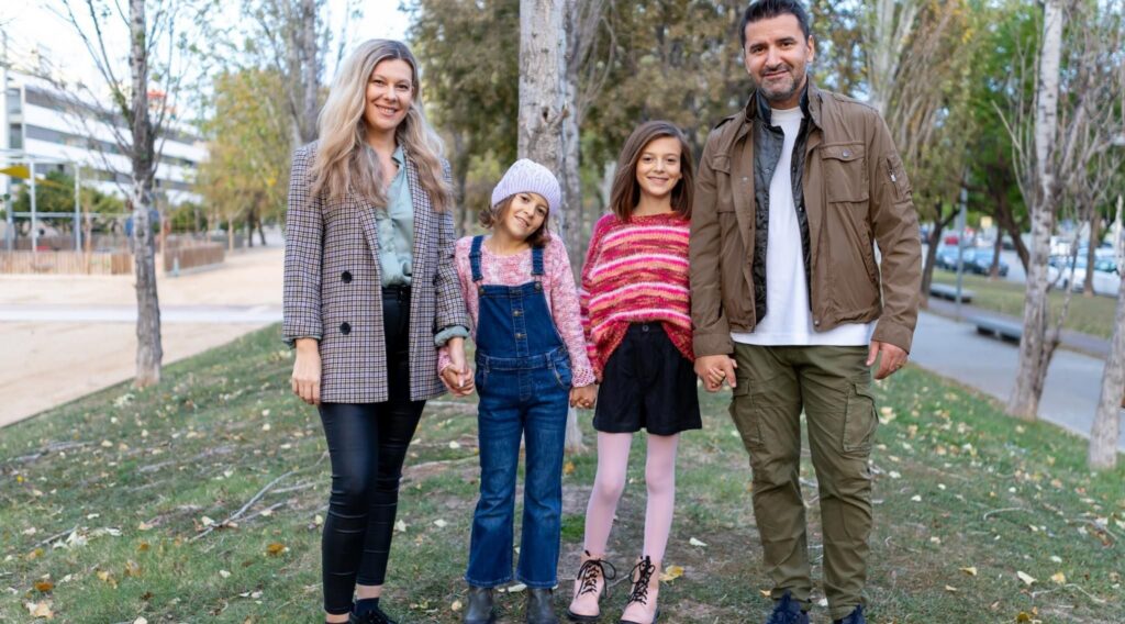 Andreea și Adrian Bolba cu fiicele