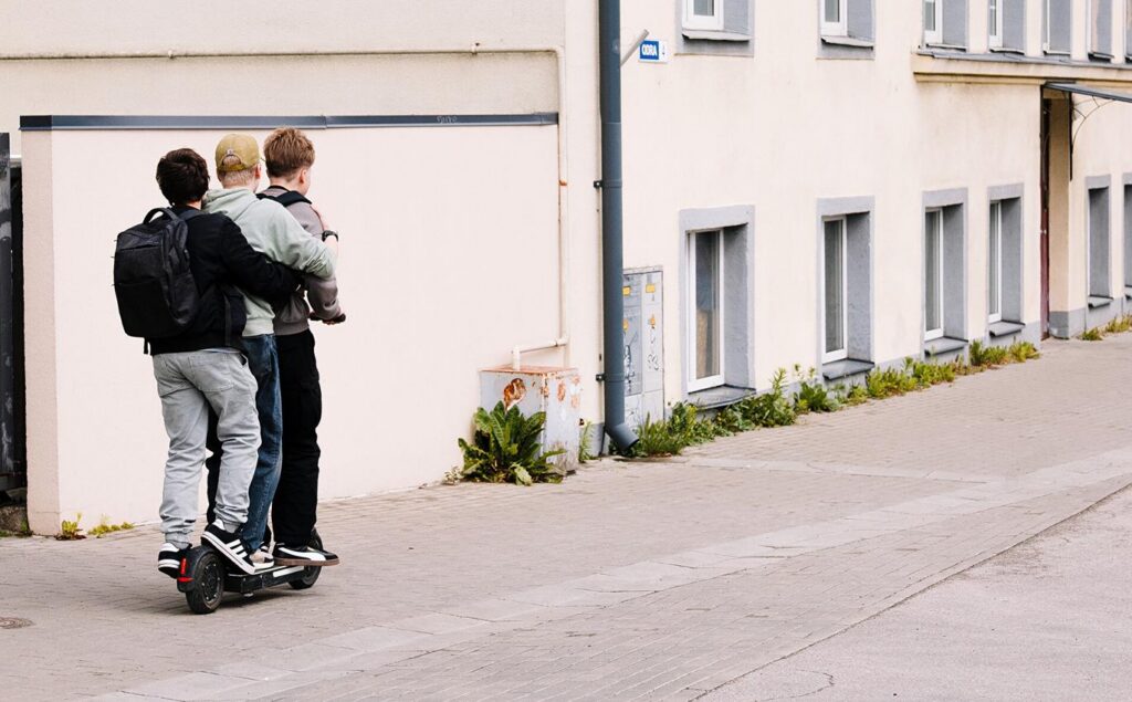 O țară din Europa interzice trotinetele electrice pentru copii. România rămâne mai permisivă