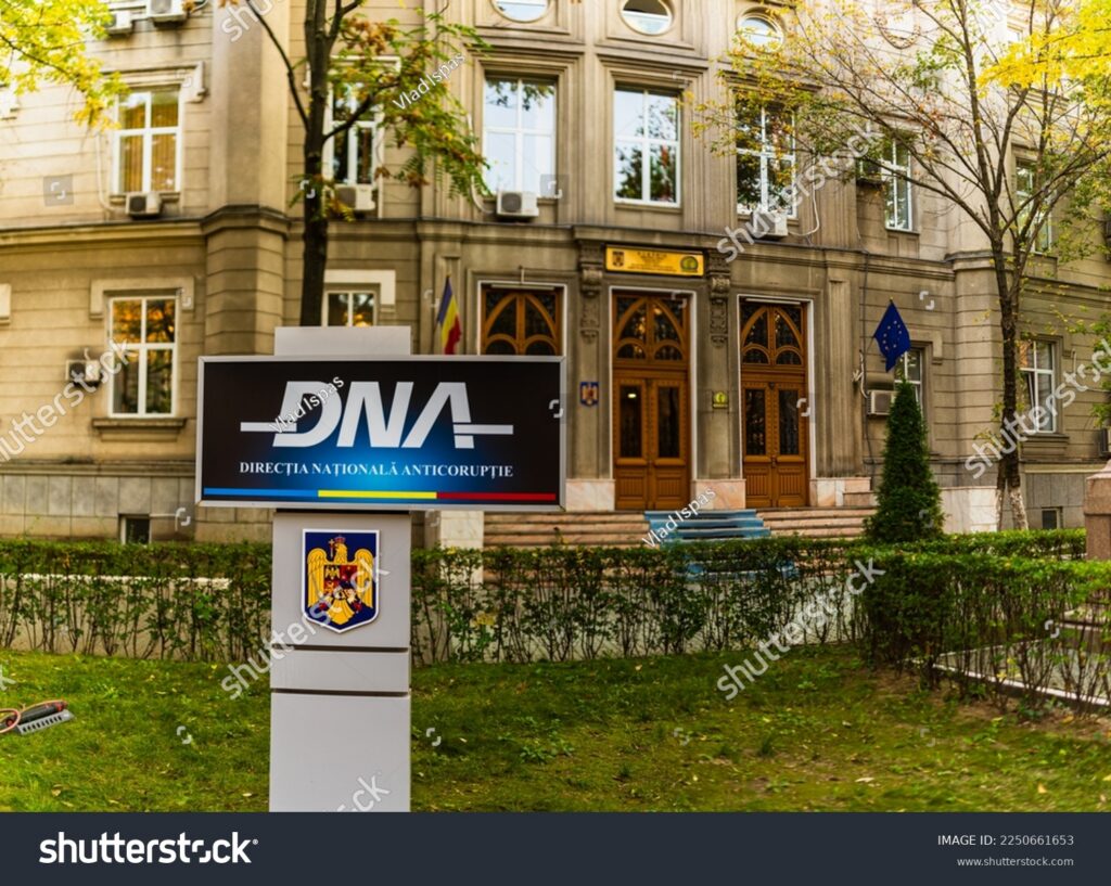 S-a reactivat ziaristul de DNA, care strigă la inculpat „Dă, bă, banii”