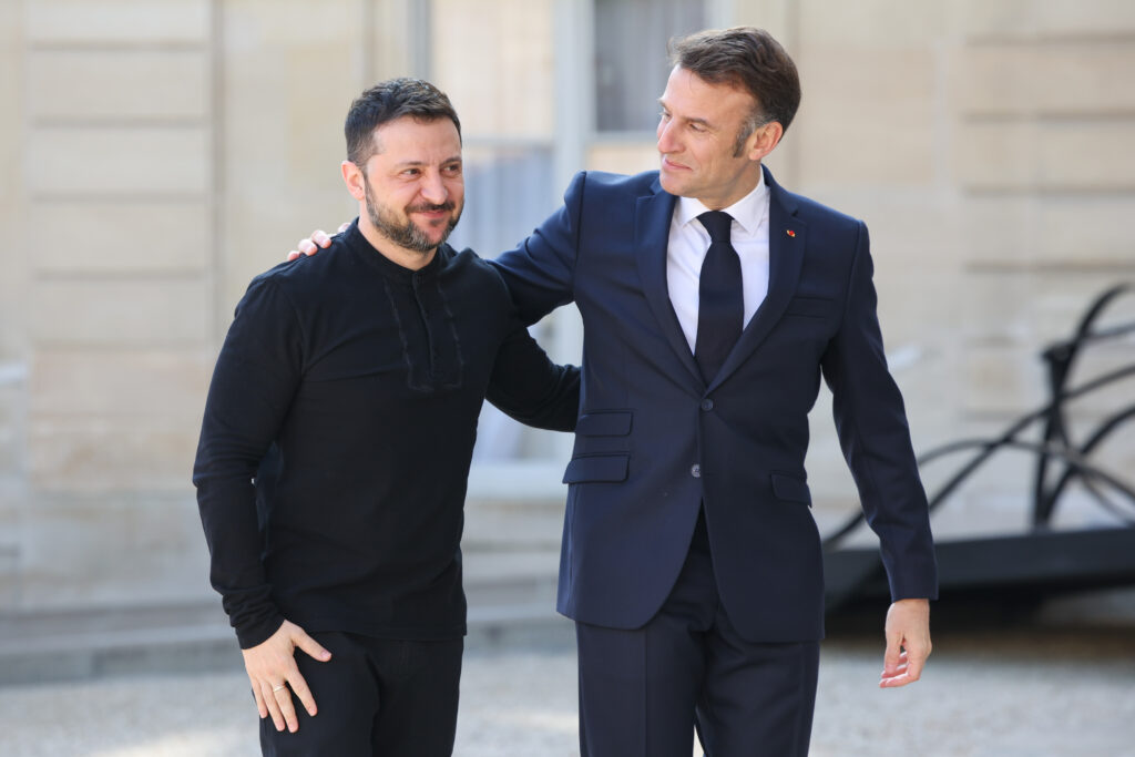 Zelenski a ajuns la Paris după vizita din România. Discuții cu Macron despre noile măsuri împotriva Rusiei