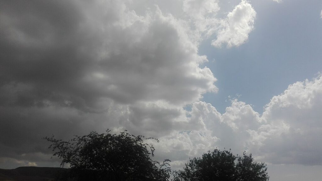 Prognoza meteo pentru 21 aprilie. Temperaturile încep să scadă iar în anumite zone nu vor trece de 7 grade Celsius