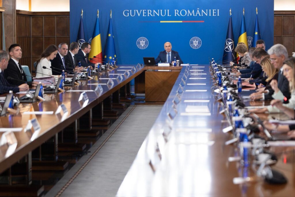 Proiectul prin care se interzice cumularea pensiei cu salariul la stat a fost adoptat. Blocarea detașărilor și transferurilor