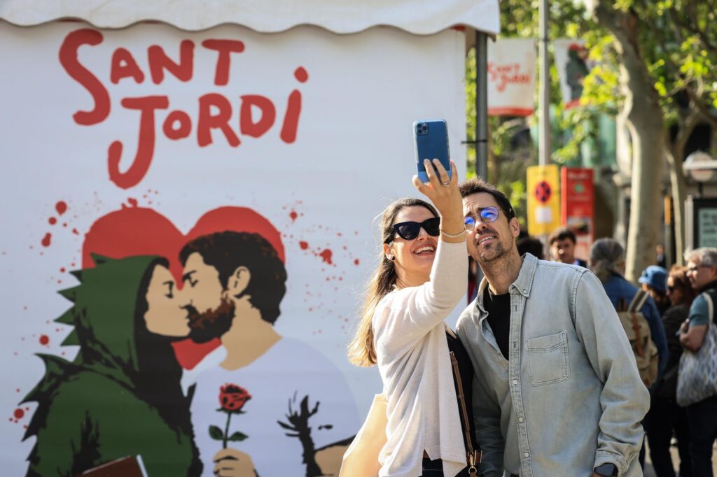 Ce au făcut catalanii pe 23 aprilie, de Sfântul Gheorghe. Sant Jordi, între basmul cu cavaleri, dragoni și prințese și sărbătoarea cărții