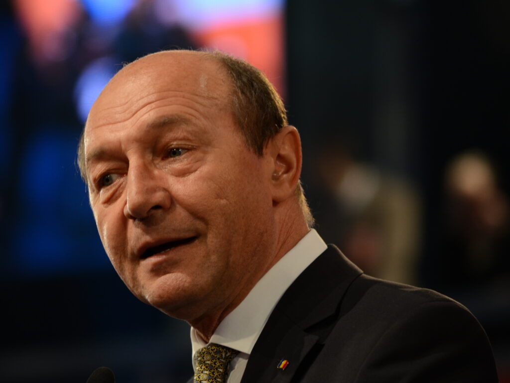 Băsescu avertizează asupra unei crize de combustibil: „Nu prețul e problema, ci lipsa carburantului”
