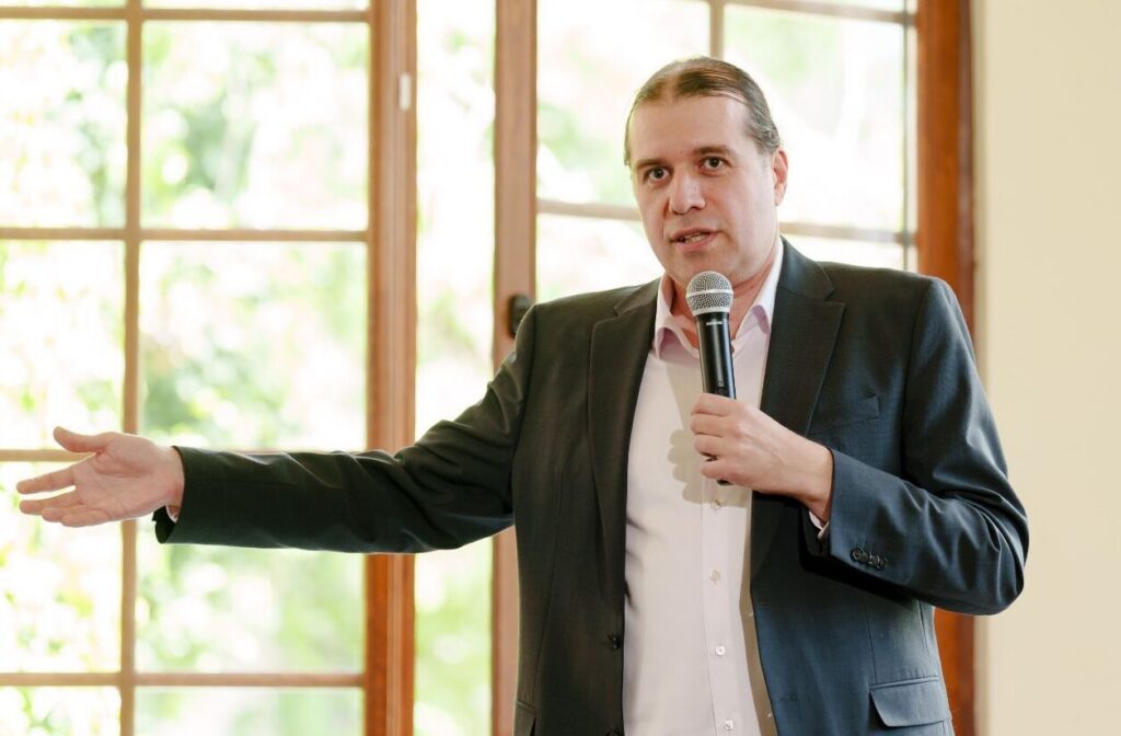 EXCLUSIV. Scenarii pentru moțiunea de cenzură. Cristian Andrei: ,,Jocuri de culise sau un premier mai maleabil"