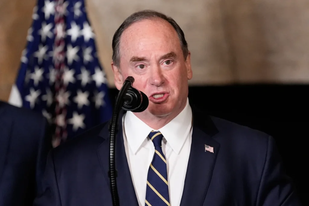 Phelan a aflat că a fost concediat de pe X. Pentagonul în război cu sine însuși