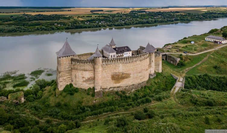 O parte din zidul Cetății Hotin s-a prăbușit. Monumentul legat de Ștefan cel Mare, închis turiștilor