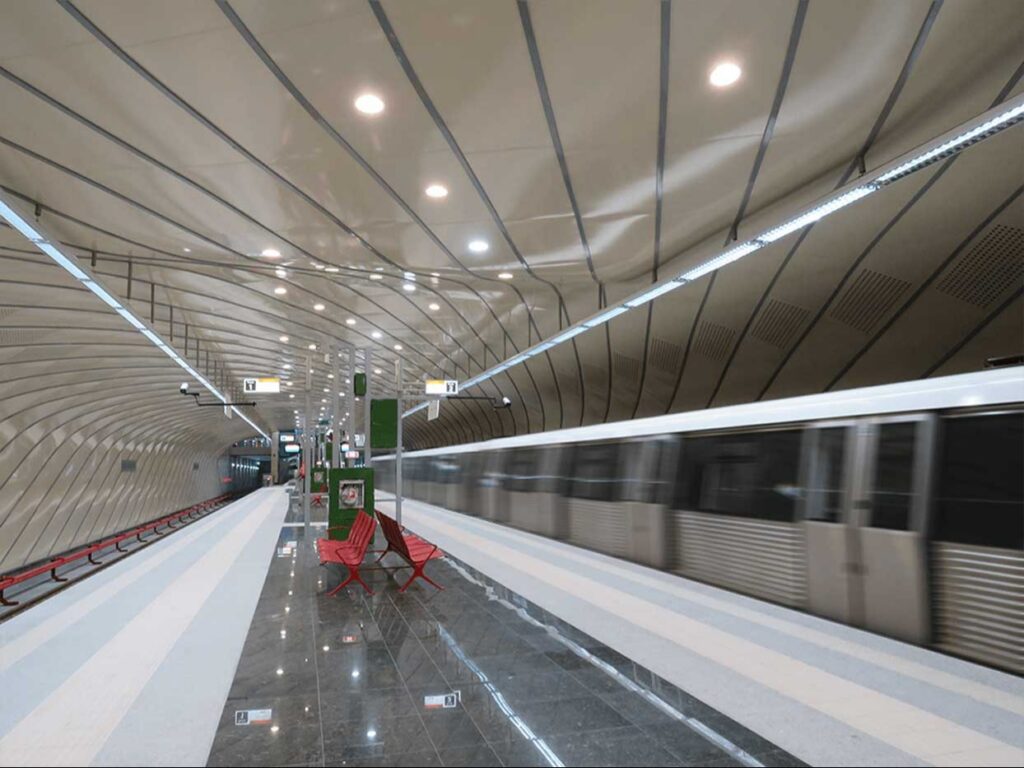 Program special la metrou de Paște. Trenurile vor circula toată noaptea de Înviere