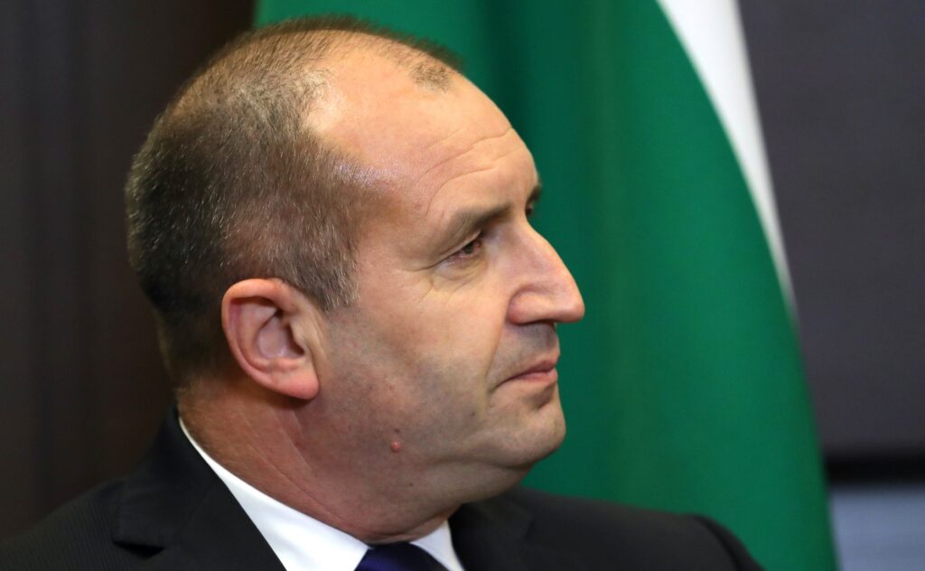 Alegeri parlamentare în Bulgaria. Exit poll-urile dau coaliția condusă de Radev câștigătoare