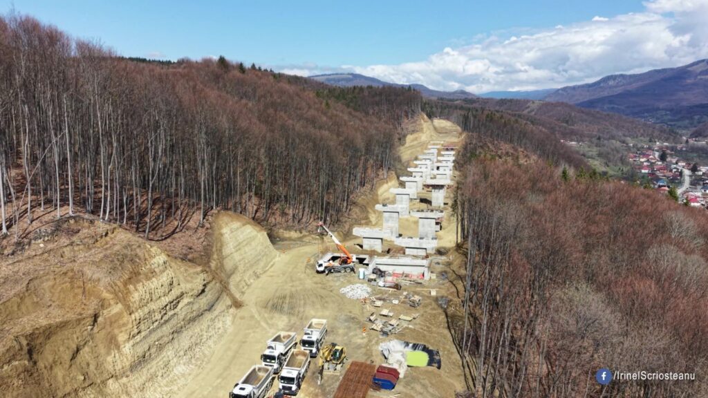 Un șantier montan efervescent și tunelul Poiana. Cum se transformă un coridor istoric dificil într-o arteră modernă