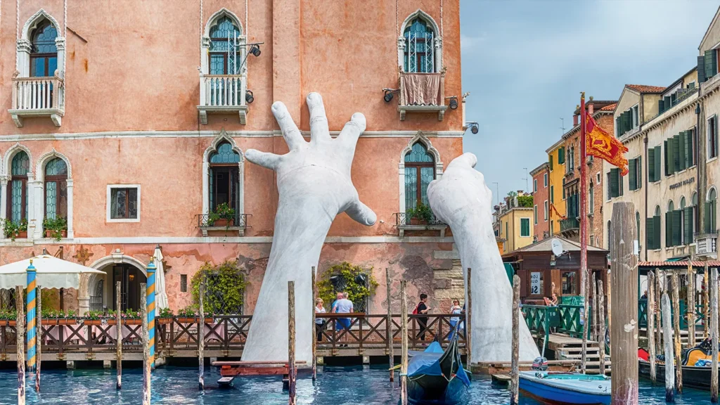 Grantul de 2 milioane € pentru Bienala de la Veneția, suspendat din cauza pavilionului rusesc