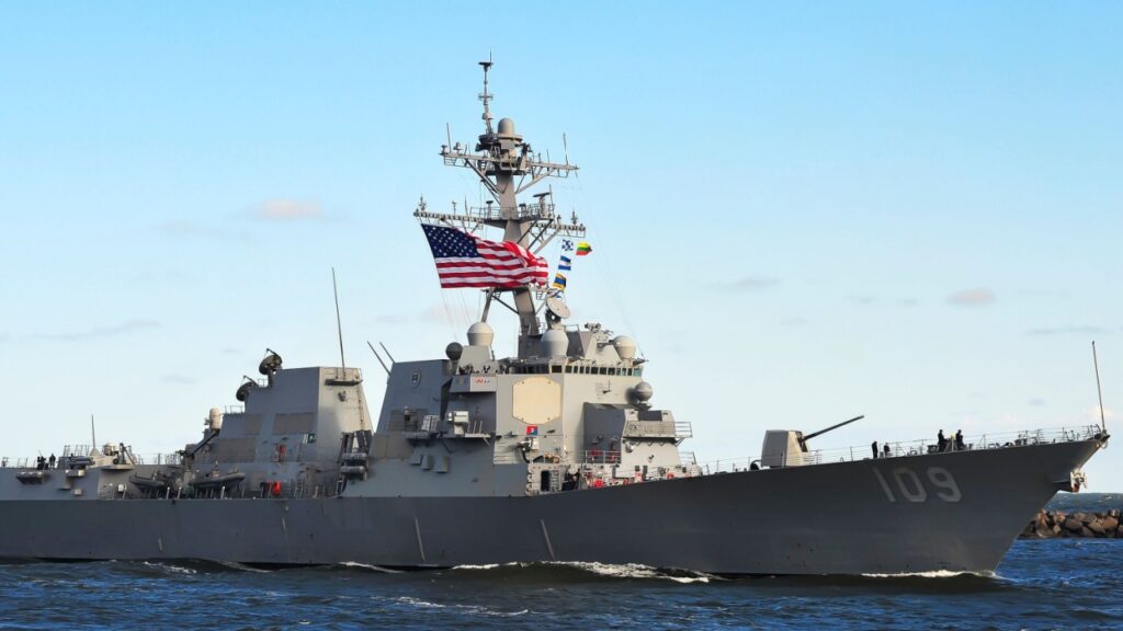 SUA ar putea construi nave de război în afara țării. Ce spune secretarul Marinei