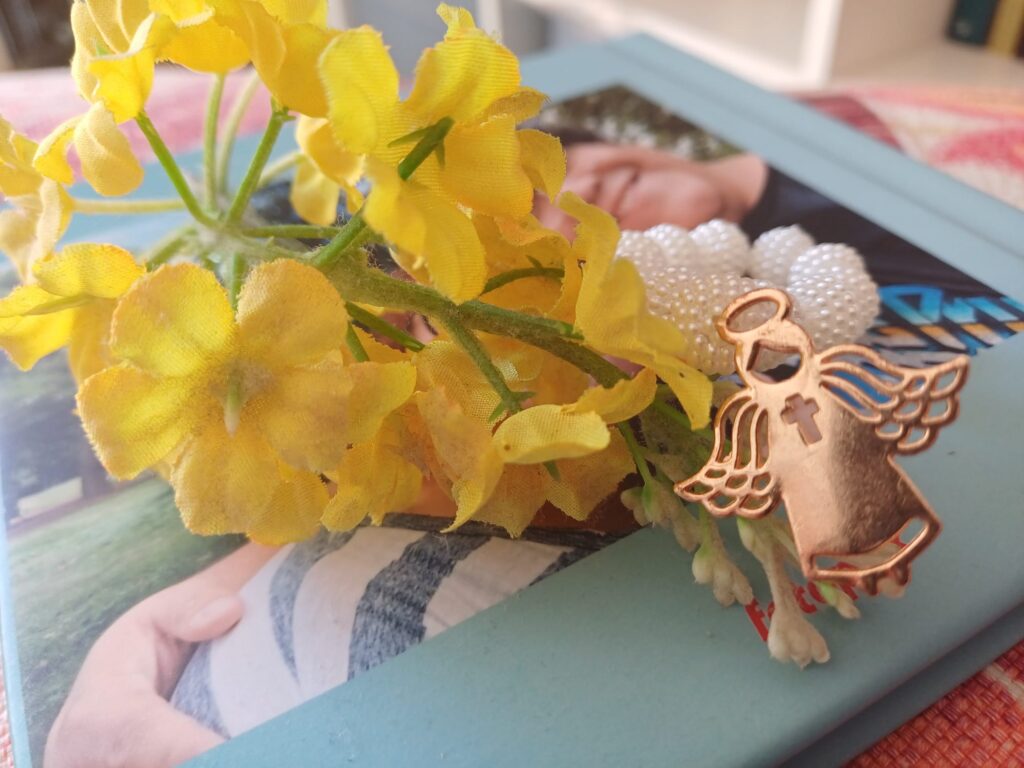 Când ea sărbătorește duminica Floriilor, iar pentru el a venit Paștele