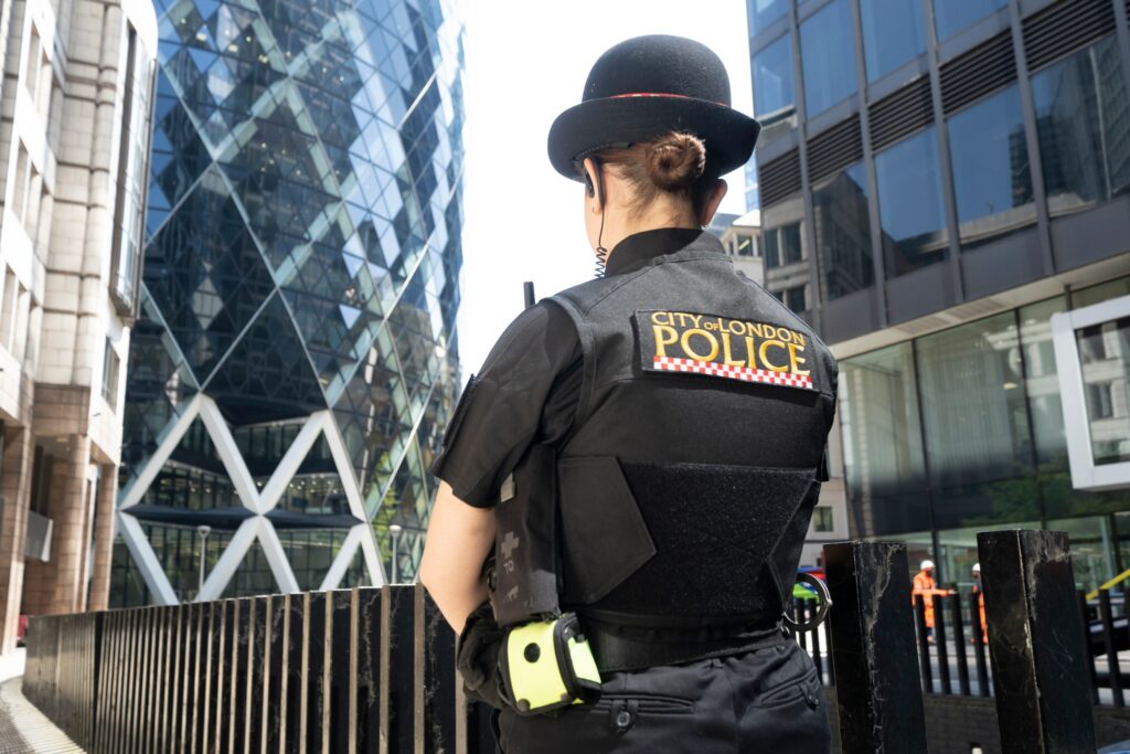 Iranul, acuzat că a folosit cetățeni români pentru atacarea unui jurnalist la Londra. Cum operează rețelele de violență „externalizată” ale Teheranului