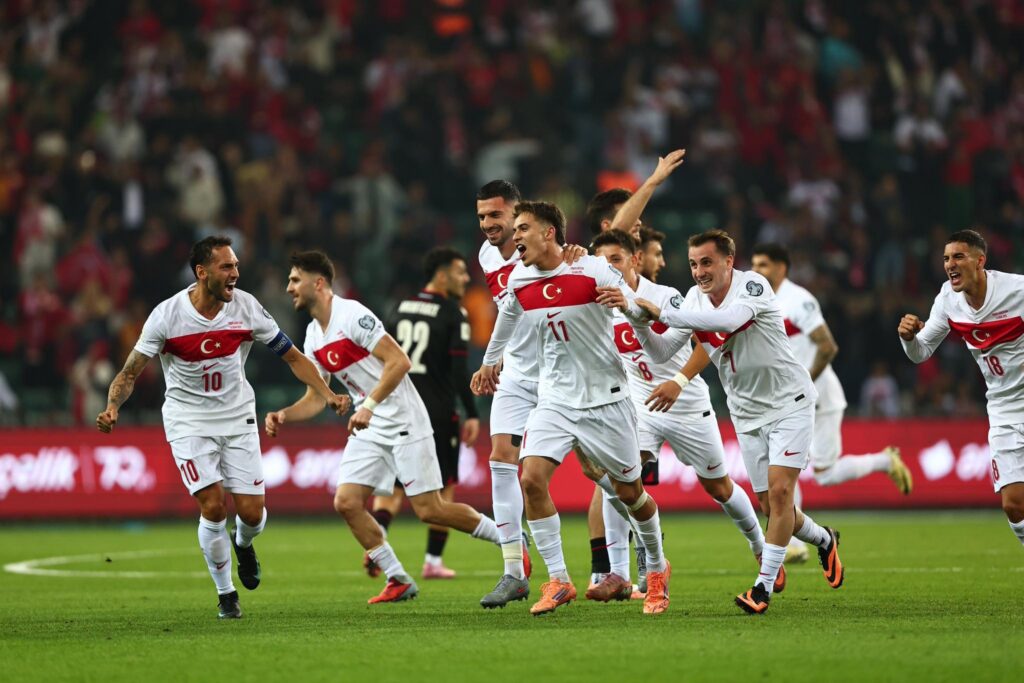 Turcia, doi selecționeri români au antrenat echipa din „Țara Semilunei”. Legenda lui Fenerbahce din România