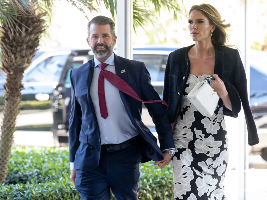 Donald Trump nu va participa la nunta fiului său Donald Trump Jr. Invocă negocierile privind Iranul și probleme de securitate