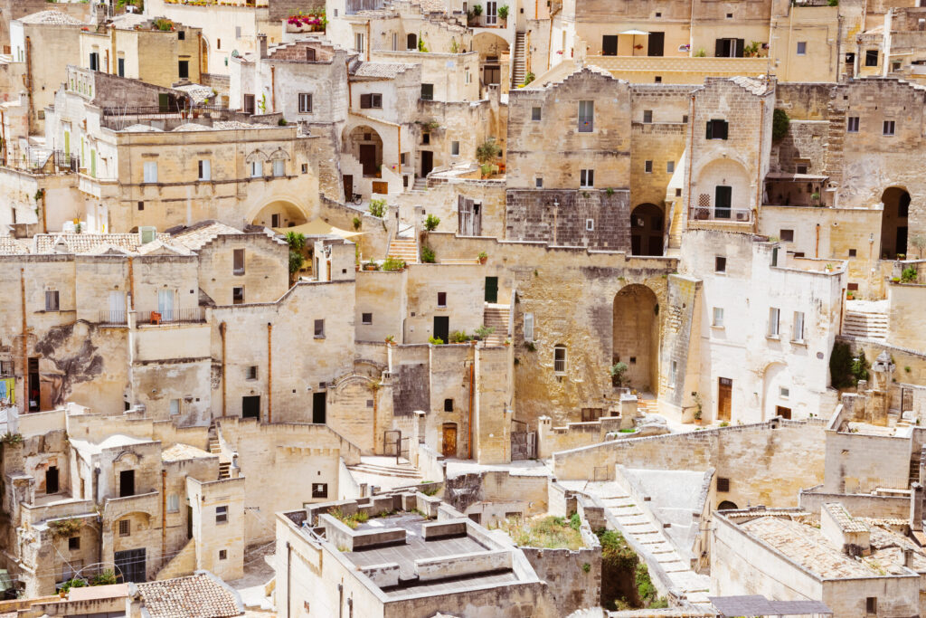 Matera, orașul italian considerat cândva „rușinea națională”, a devenit una dintre cele mai spectaculoase destinații turistice din Europa