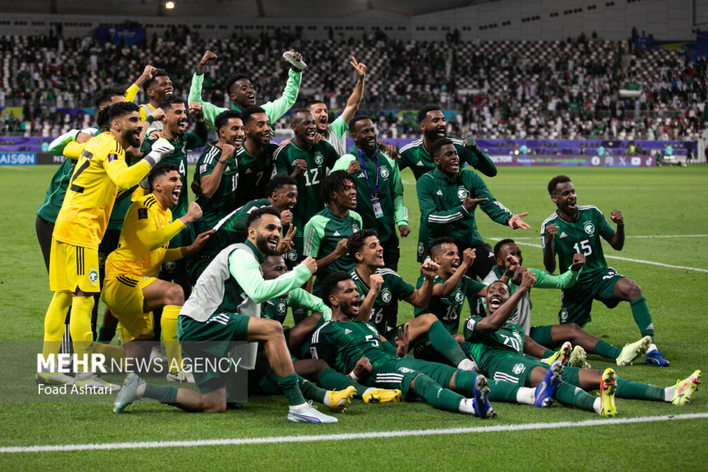 Arabia Saudită a luat contact cu sportul rege la Mecca – rugăciune ziua, fotbal seara. „Șoimii Verzi” se pregătesc să organizeze Campionatul Mondial din 1934