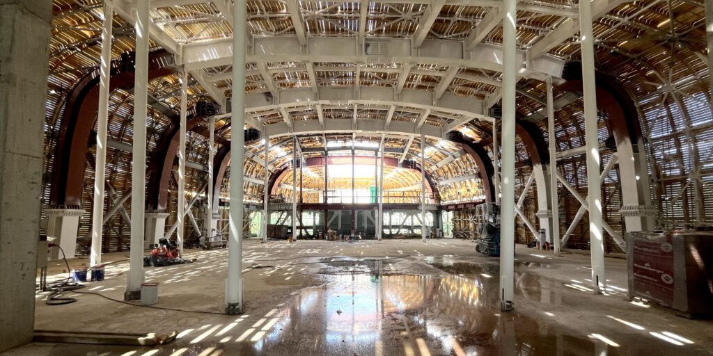 Centrul Cultural Favorit, un pariu câștigat și o lecție pentru întreg Bucureștiul. De la o ruină abandonată, la un hub modern de 5.000 de metri pătrați