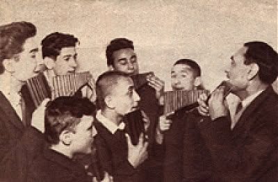 Clasa de nai a lui Fănică Luca: Nicolae Pîrvu, Gheorghe Zamfir, Mamaia Lica, Dobre Constantin, Fănică Luca, Constantin Popescu, Radu Constantin Foto: arhiva Pîrvu