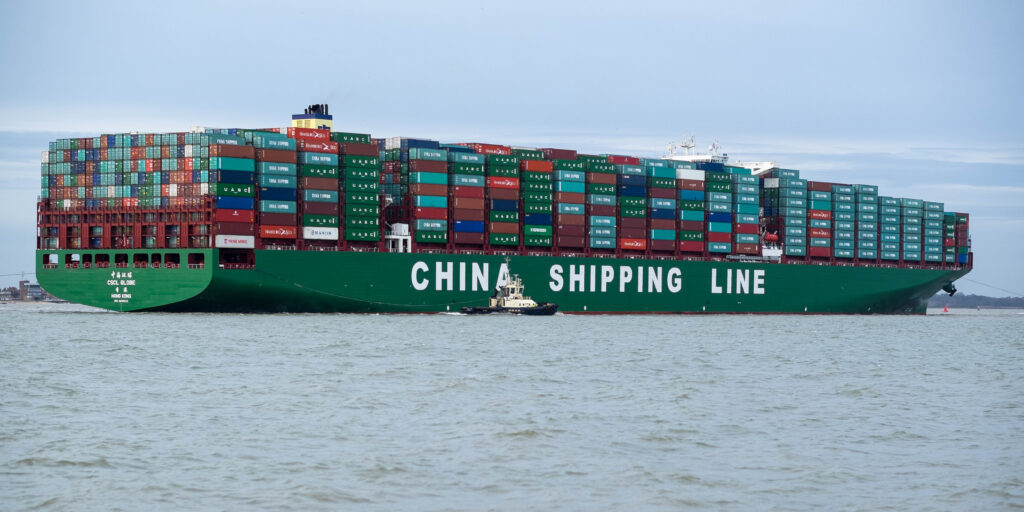 Plus 14,1% și un surplus de 84,8 miliarde de dolari. China demonstrează, chiar înaintea summitului Xi-Trump, că tarifele americane nu au doborât-o