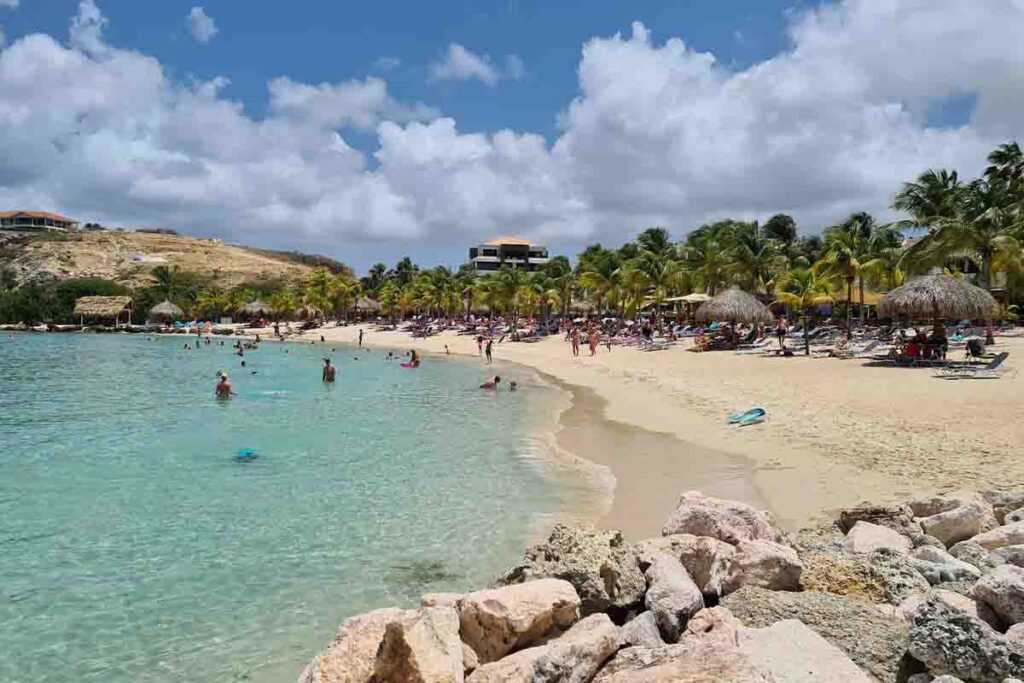 Curacao, o țară de 444 km pătrați, cât Vișeu de Sus va debuta la Campionatul Mondial. Minunea din Caraibe - jucătorul care a refuzat Real Madrid pentru a rămâne în insulă