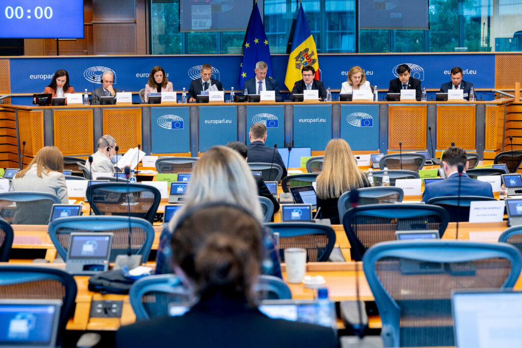 Bruxellesul cere deschiderea tuturor capitolelor de negociere pentru Republica Moldova până la finalul lui 2026