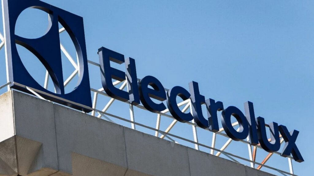 De la Rex și Zanussi la externalizare și „gamă premium". Electrolux desființează 40% din locurile de muncă din Italia, inclusiv o fabrică întreagă