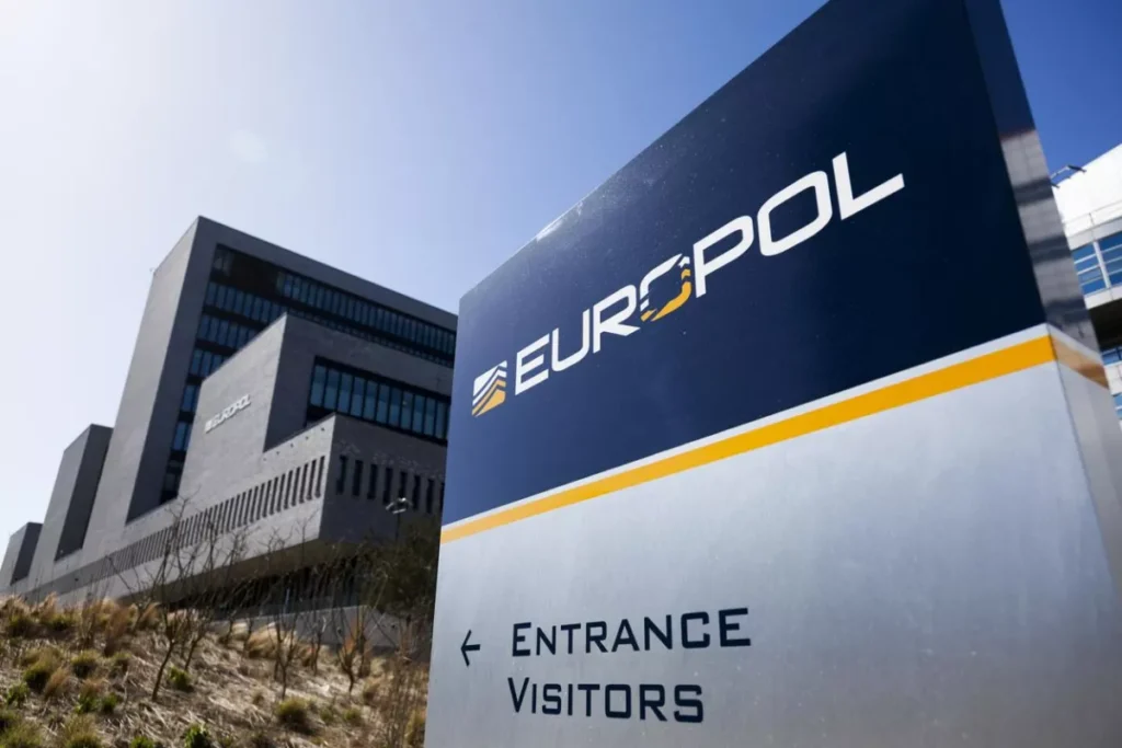 Operațiune internațională de amploare. Europol închide activitatea a mii de conturi online asociate IRGC în 19 țări