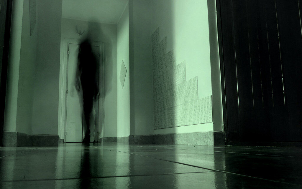 Există fantome sau doar infrasunete? Știința explică de ce simțim prezențe misterioase