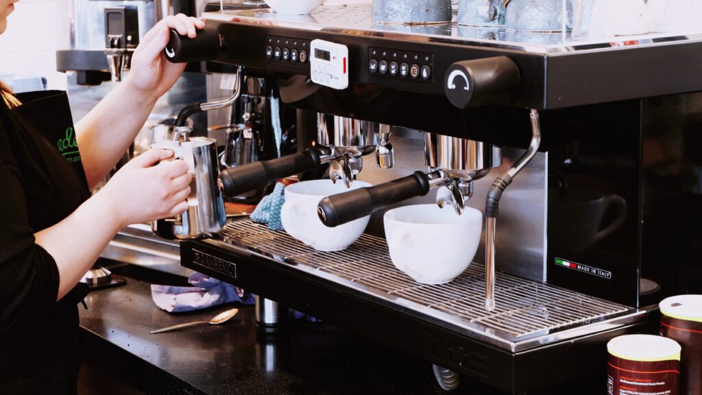 Cât costă un curs de barista. Prețurile pornesc de la 600 lei pentru modulele introductive