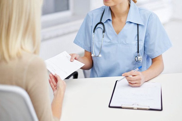 12 Mai - Ziua Internațională a Asistenților Medicali. Eroii nevăzuți care țin în viață sistemele de sănătate ale lumii